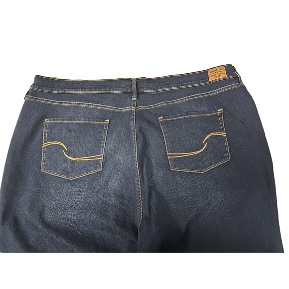 Signature by Levis Curvy Straight Womens Jeans Dark Wash Mid Rise Size 26 Short - Picture 6 of 14